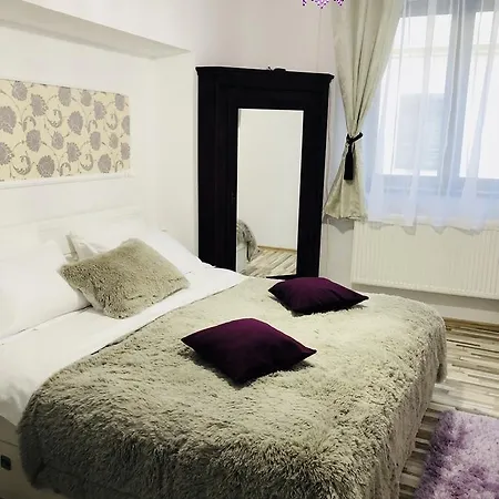 Apartment Queen's